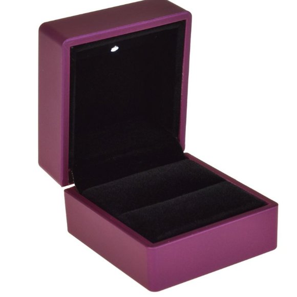 LED Lighted Engagement Ring Box - Plum Purple - Picture 1 of 6